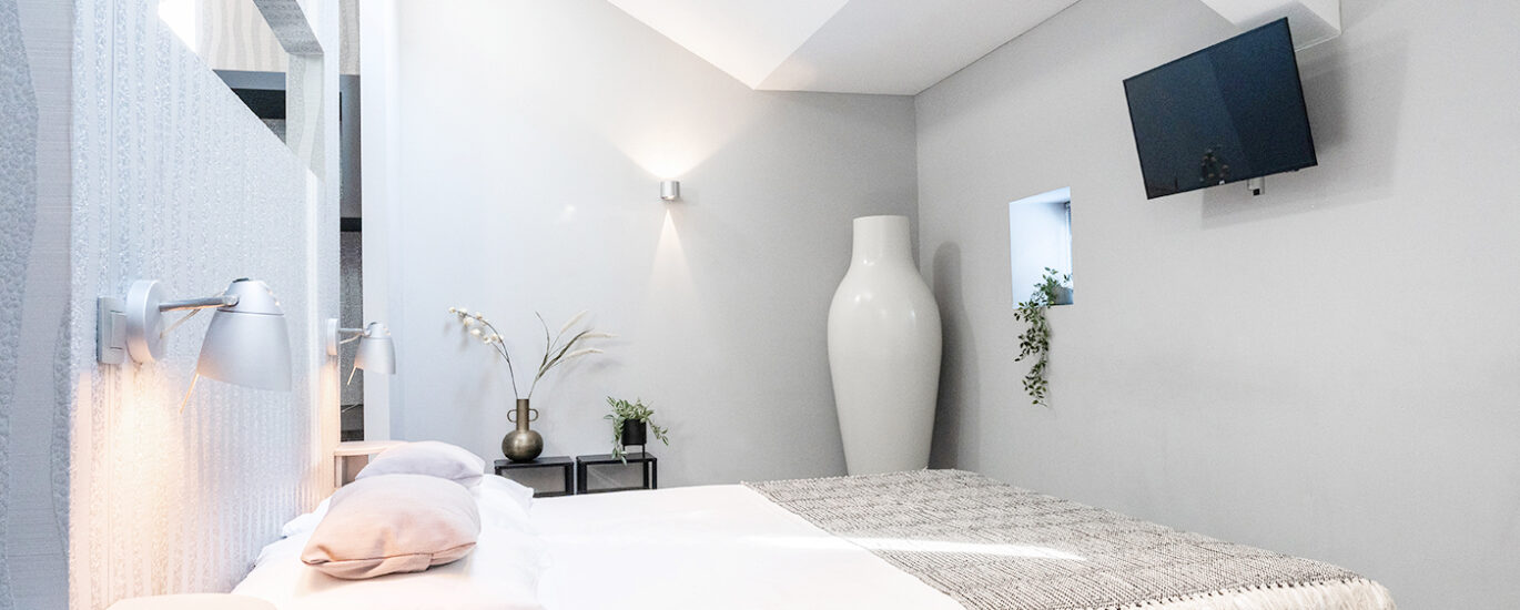 Newly Refreshed Weaving Mill Stay · Free Parking Main Image