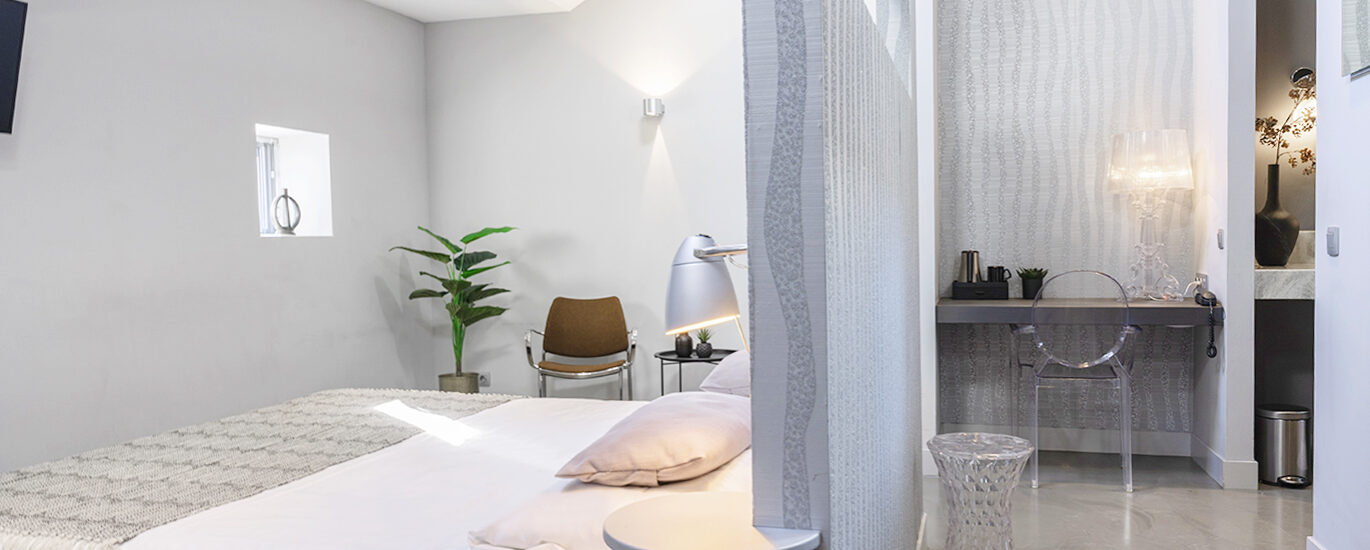 Newly Refreshed Weaving Mill Stay · Free Parking Main Image