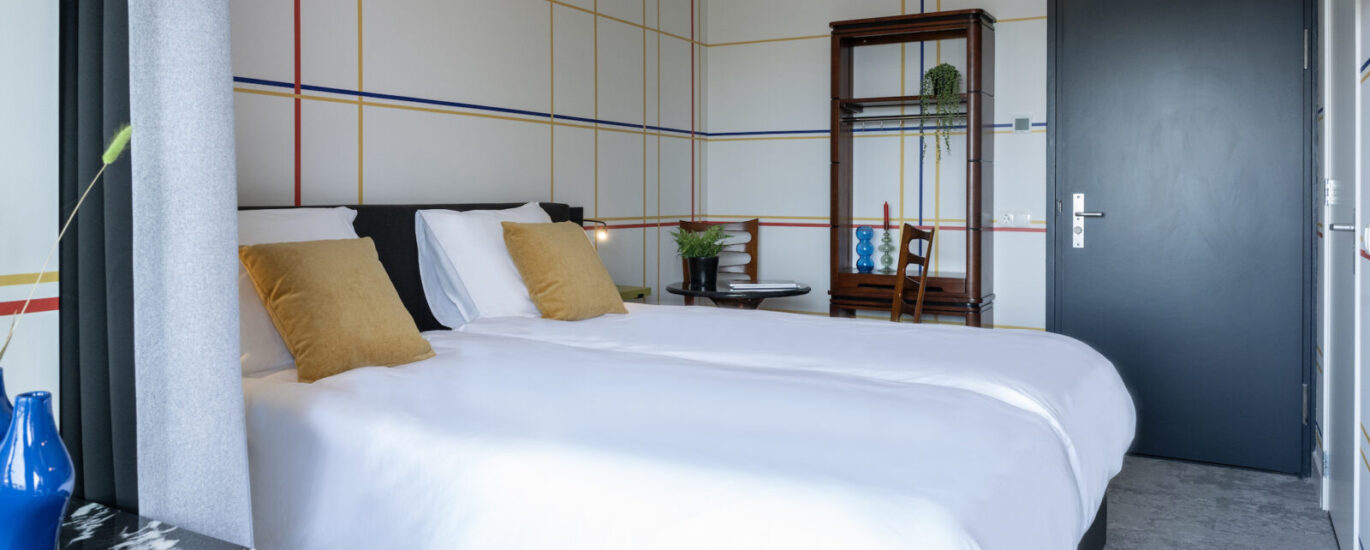 Modern Hotel Central Tilburg, Balcony & Kitchen Main Image