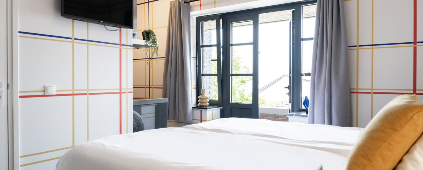 Modern Hotel Central Tilburg, Balcony & Kitchen Main Image