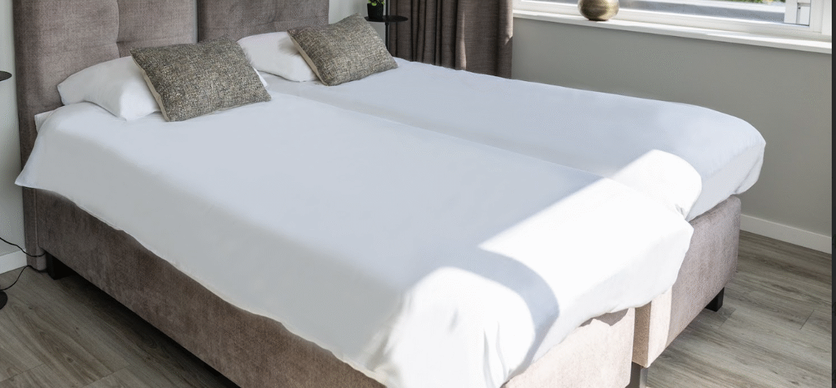 Lux Room, Private Bathroom + Shared Kitchen Main Image