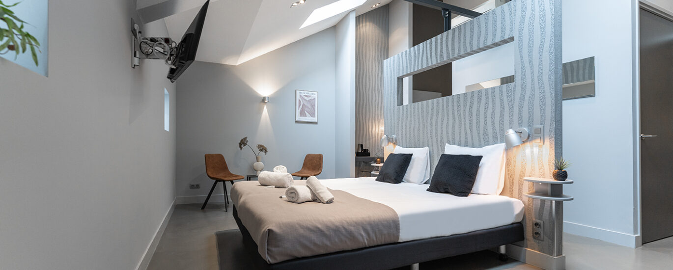 Suite with Wellness nextdoor and kitchen access Main Image