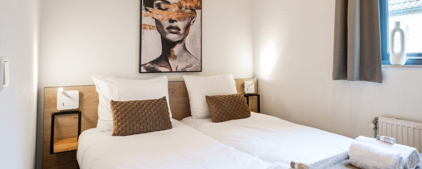 Newly refreshed Family-Stay for 7 by the Lake Main Image