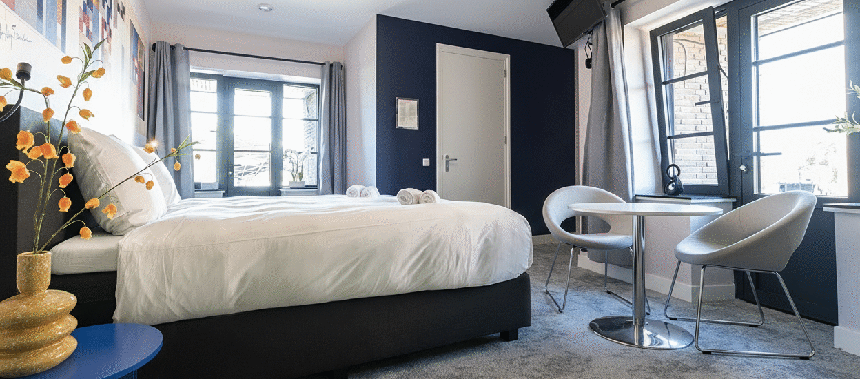 New City Suite with Balcony and kitchen Main Image