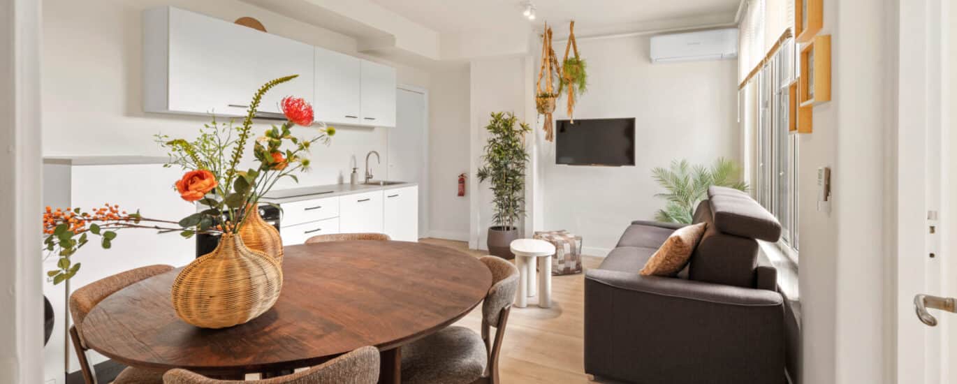 Private apartment w small garden, airco, kitchen Main Image
